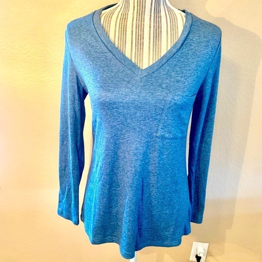 NWT Top Small Sueani Heather Blue long Sleeves V-Neck front Pocket Long Shirt